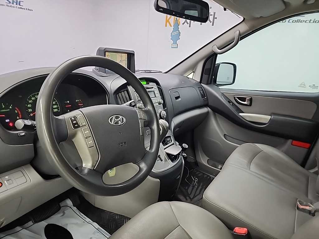 HYUNDAI Starex - Vista 7