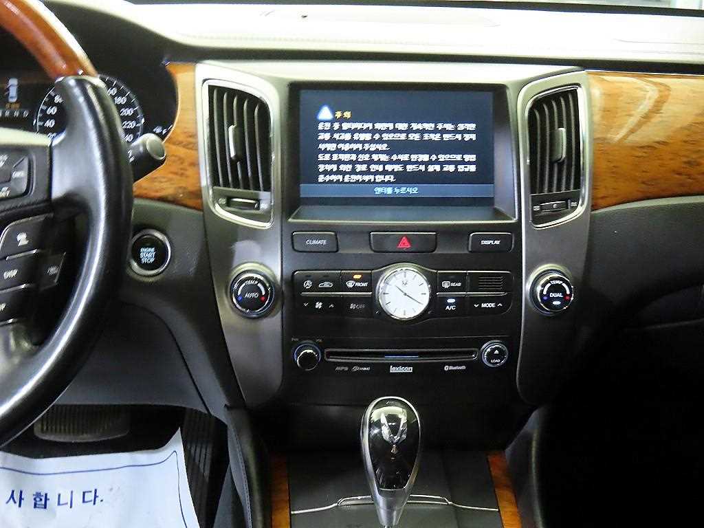 HYUNDAI Equus - Vista 11