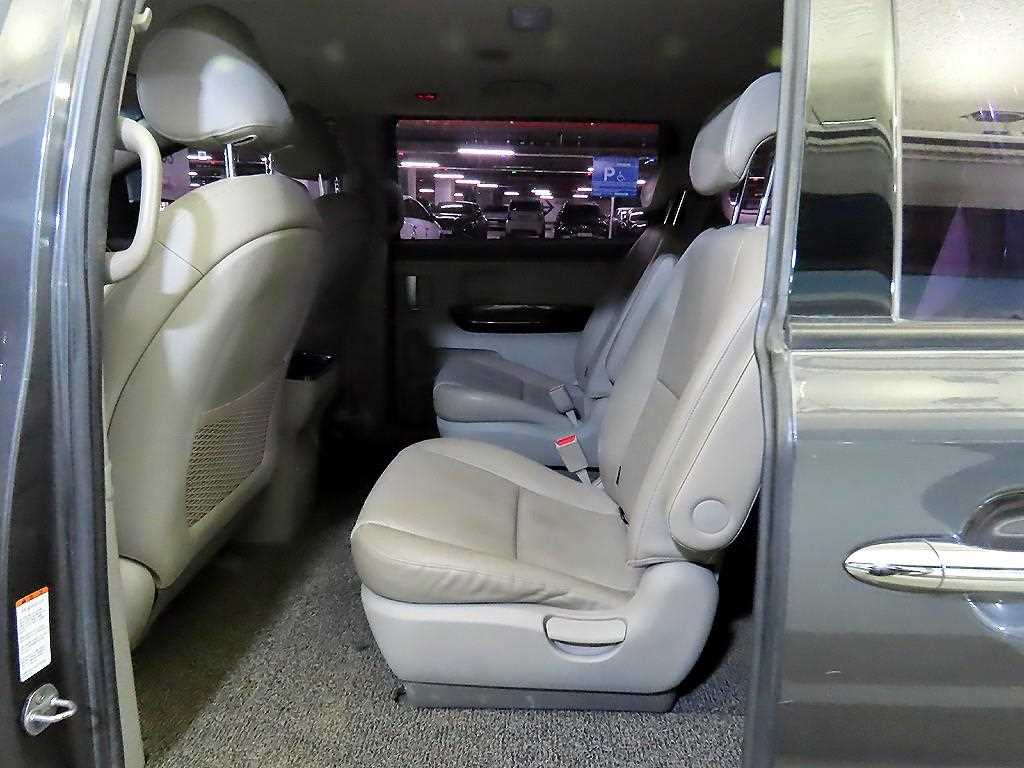 KIA Carnival - Vista 7