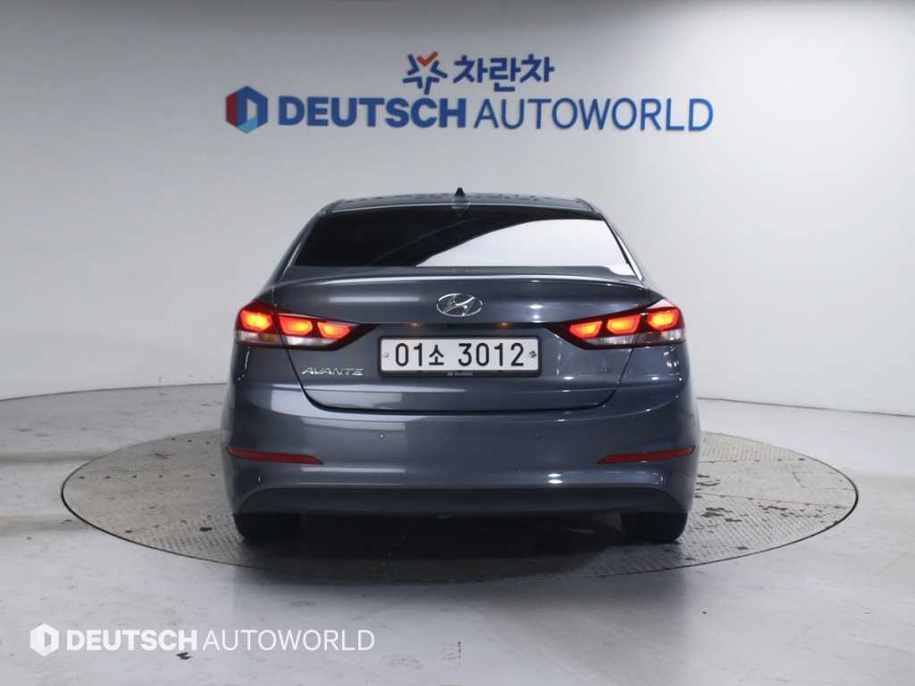 HYUNDAI Avante - Vista 4