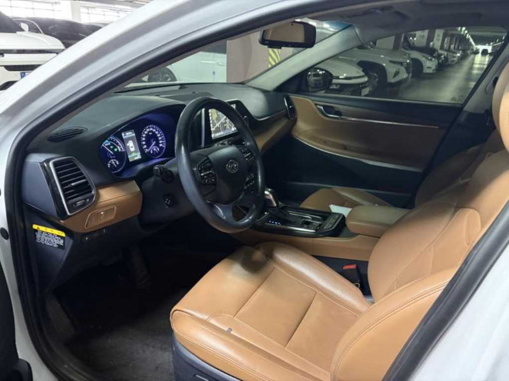 HYUNDAI Grandeur - Vista 3