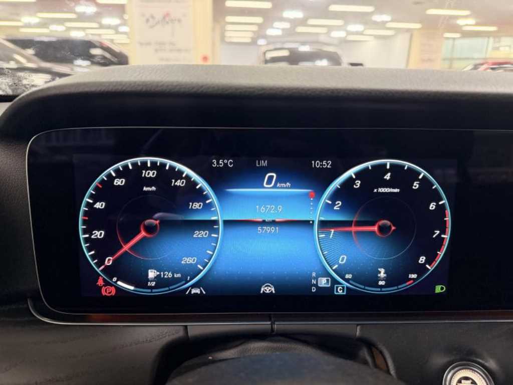 Mercedes Benz E class - Vista 7