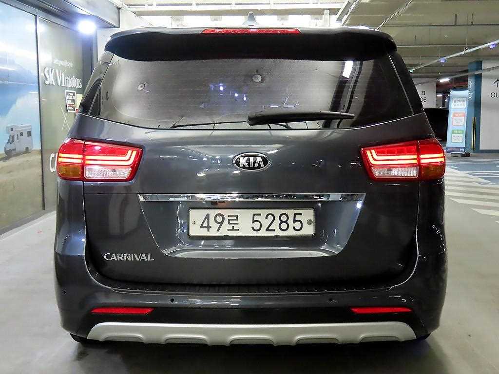 KIA Carnival - Vista 5