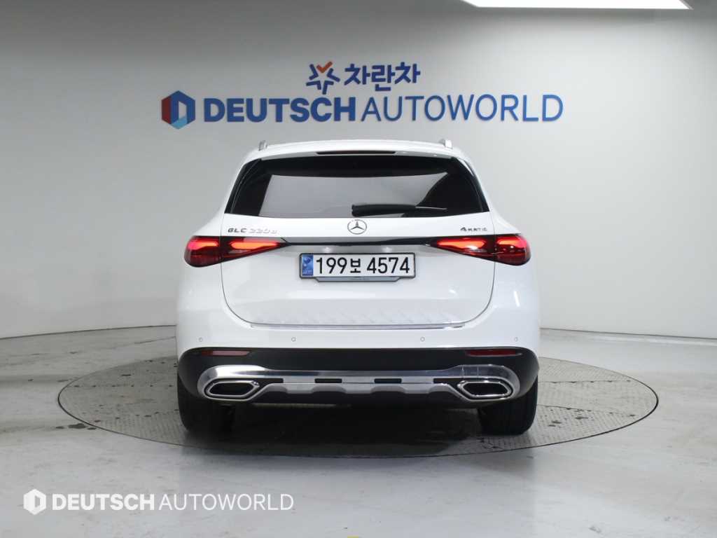 Mercedes Benz GLC Class - Vista 4