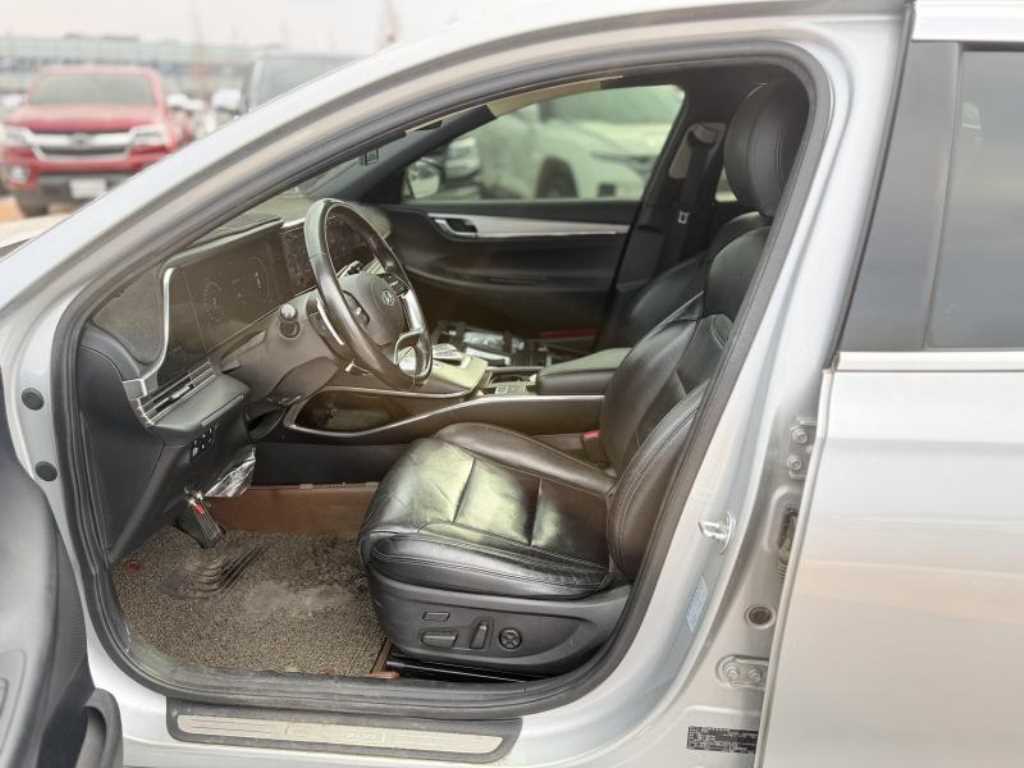 HYUNDAI Grandeur - Vista 7