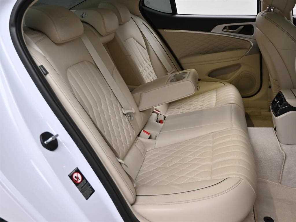 Genesis G70 - Vista 12