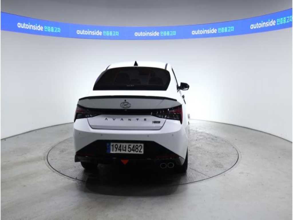 HYUNDAI Avante - Vista 3