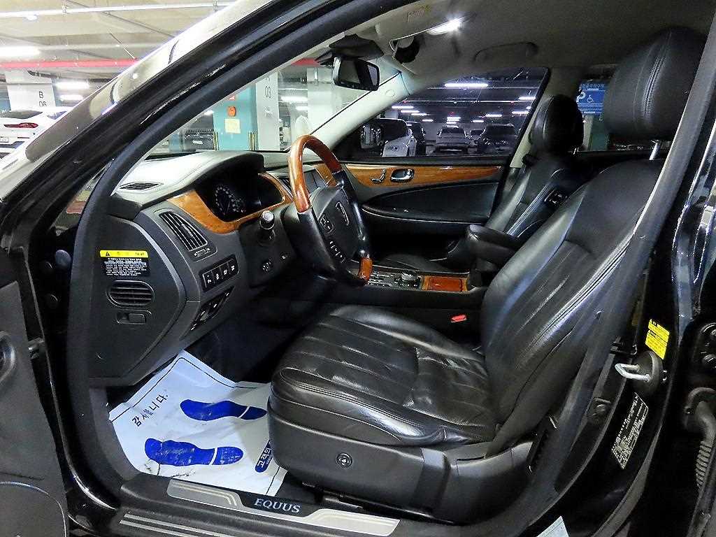 HYUNDAI Equus - Vista 6