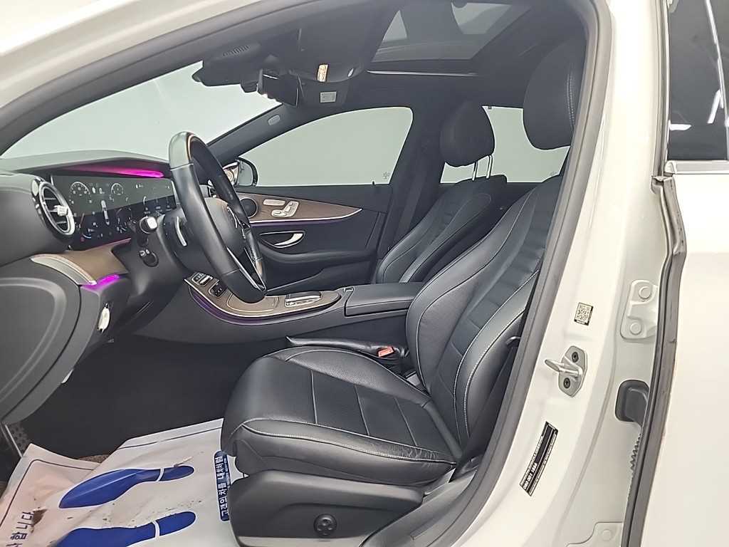 Mercedes Benz E class - Vista 12