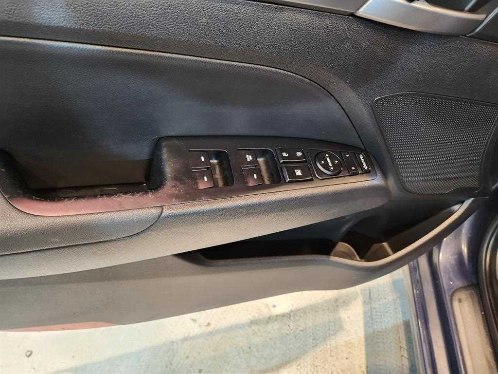 HYUNDAI Avante - Vista 11