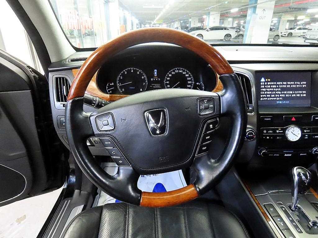 HYUNDAI Equus - Vista 8