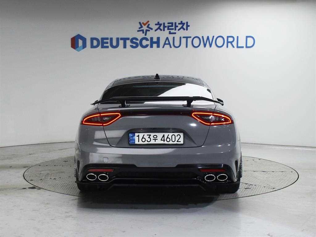 KIA Stinger - Vista 4