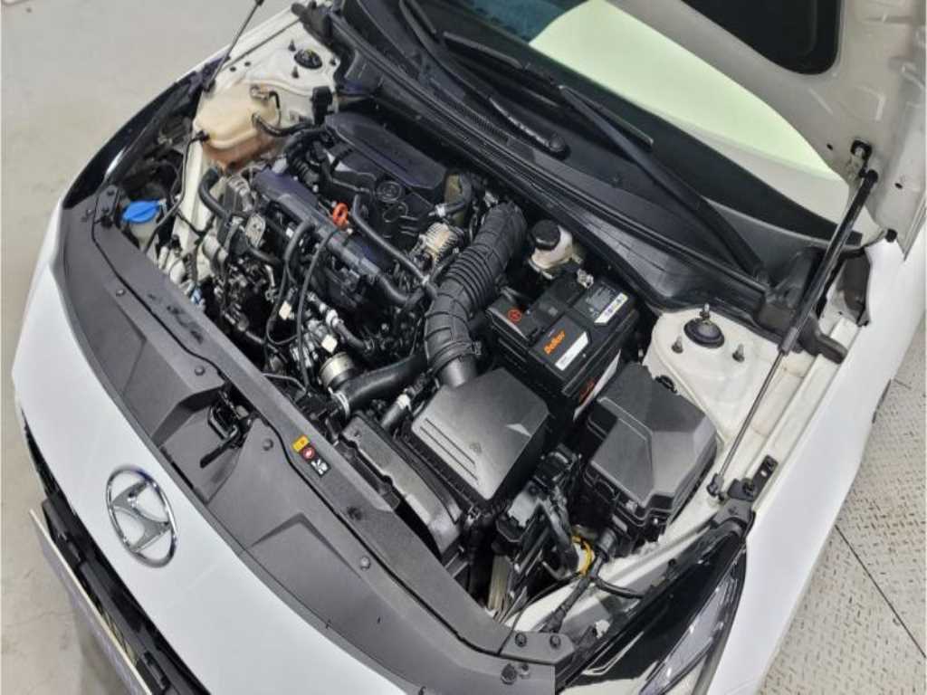 HYUNDAI Avante - Vista 7