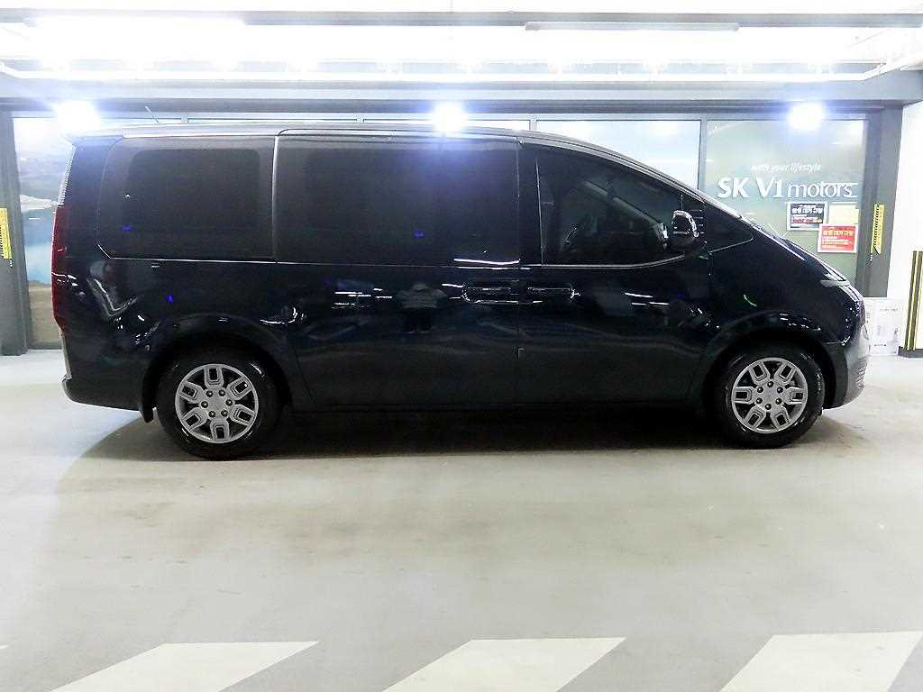 HYUNDAI Staria - Vista 3