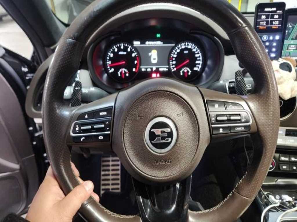 KIA Stinger - Vista 6