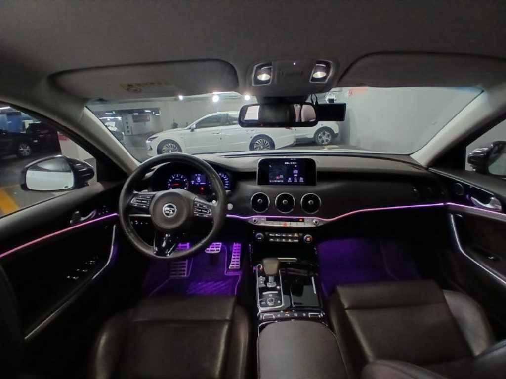 KIA Stinger - Vista 6