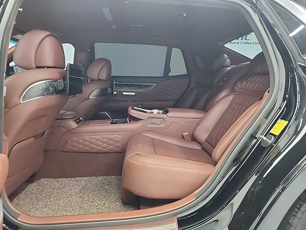 Genesis G90 - Vista 12