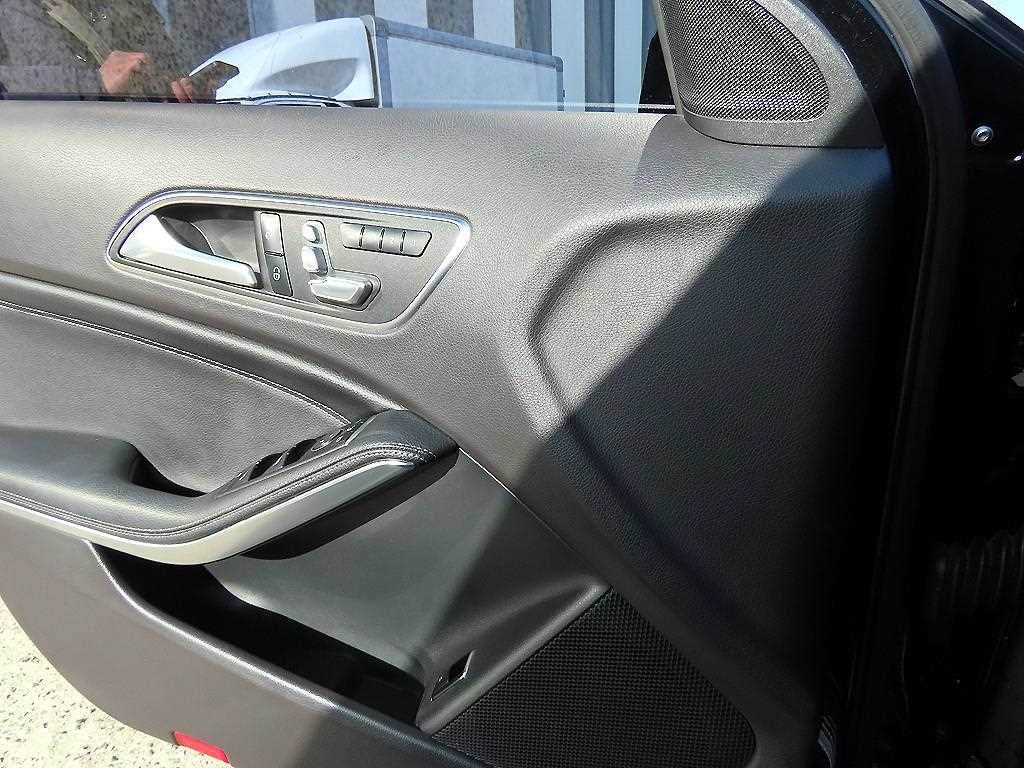 Mercedes Benz GLA Class - Vista 11