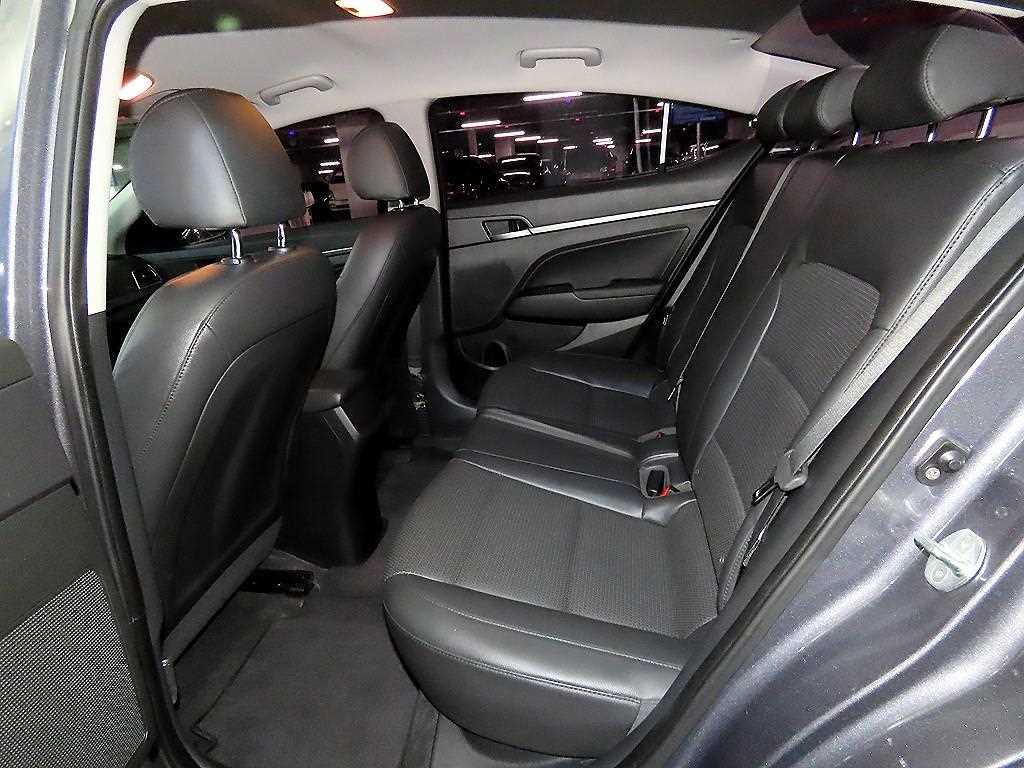 HYUNDAI Avante - Vista 7