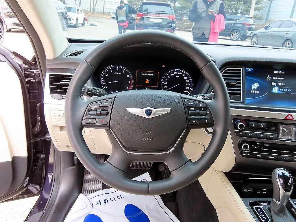 HYUNDAI Genesis - Vista 9