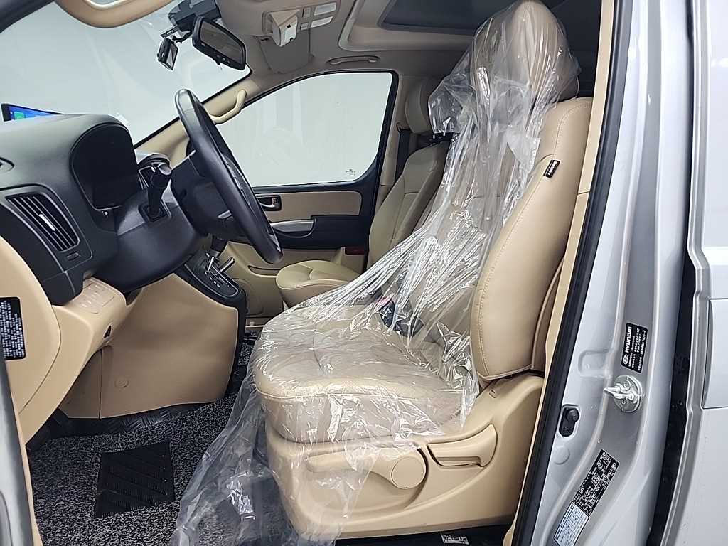 HYUNDAI Starex - Vista 11