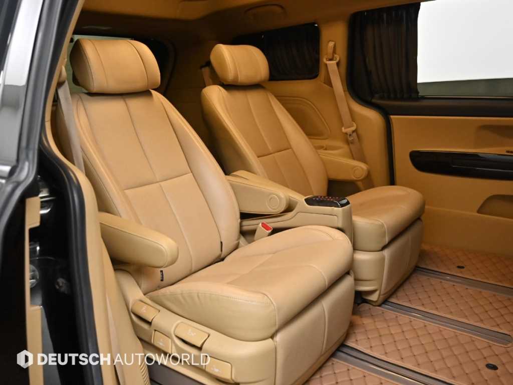 KIA Carnival - Vista 12