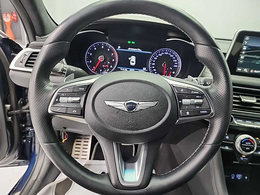 Genesis G70 - Vista 9