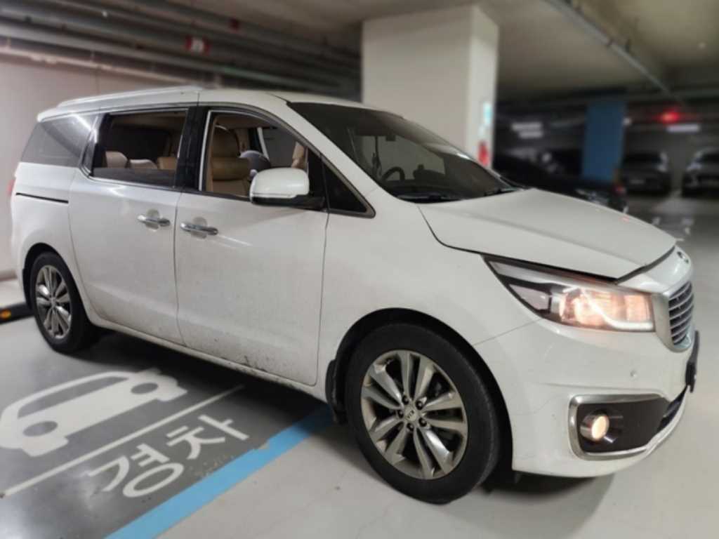 KIA Carnival - Vista 3