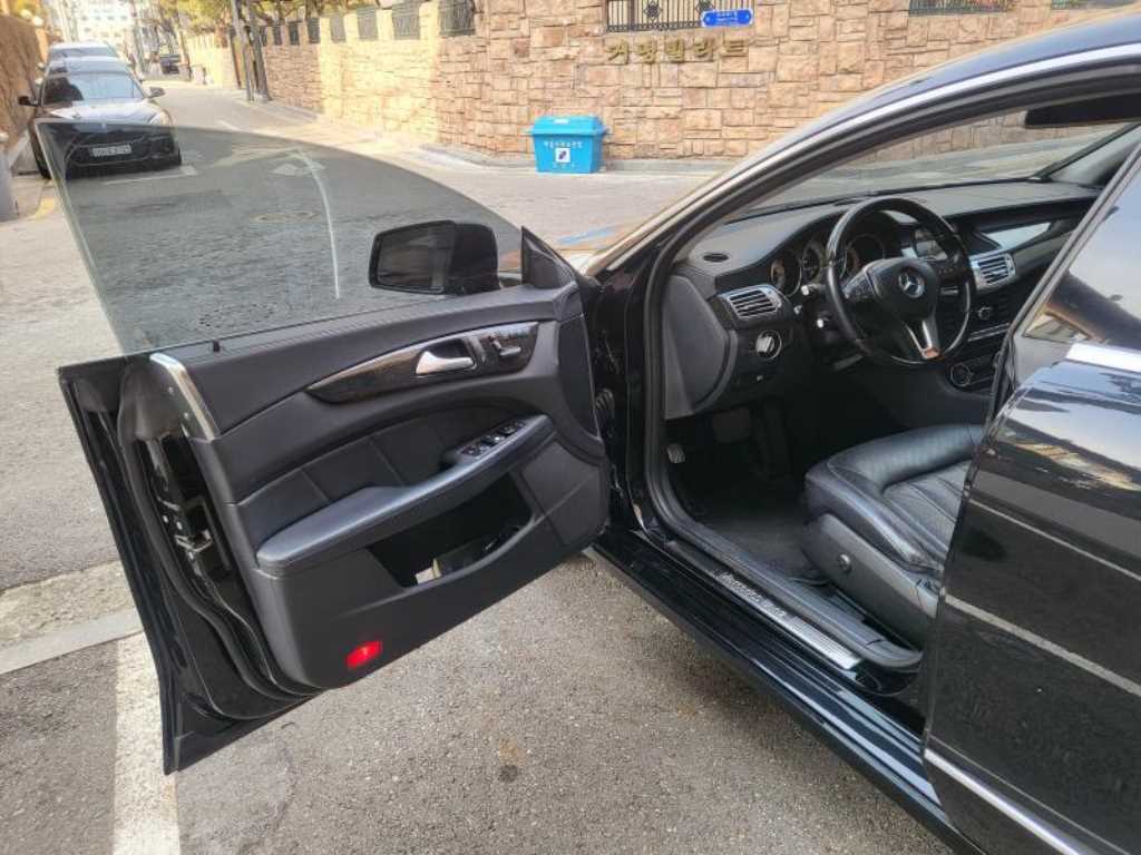 Mercedes Benz CLS Class - Vista 5