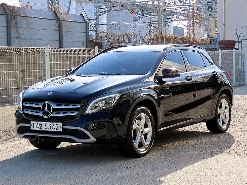 Mercedes Benz GLA Class - Vista 2