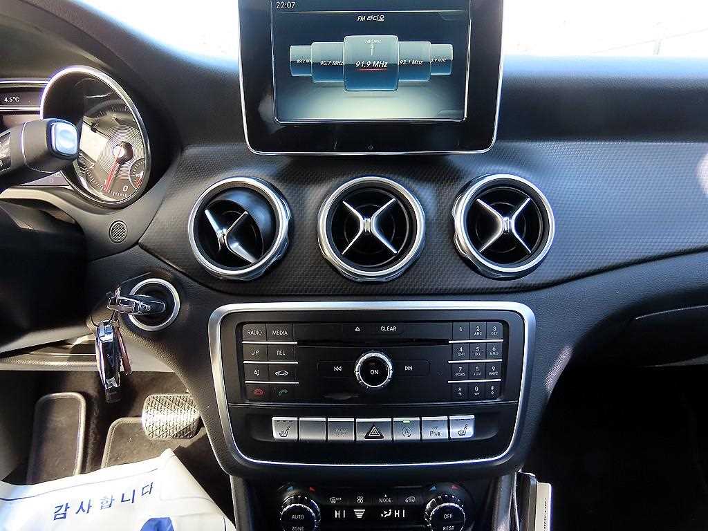 Mercedes Benz GLA Class 2018 Negro - Importación desde Corea - HF Imports Iquique - Foto 13