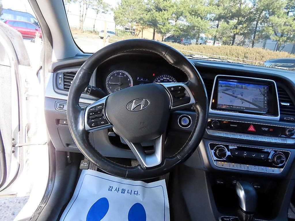 HYUNDAI Sonata - Vista 8