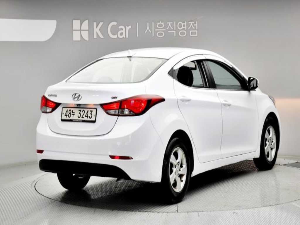 HYUNDAI Avante - Vista 2