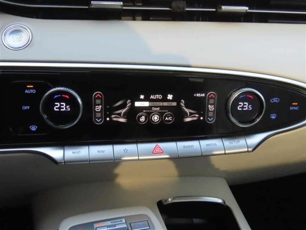 Genesis GV70 - Vista 7