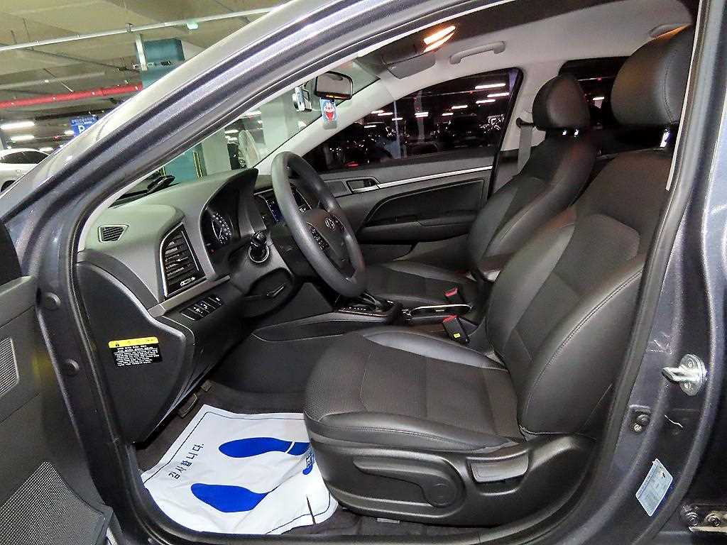 HYUNDAI Avante - Vista 6