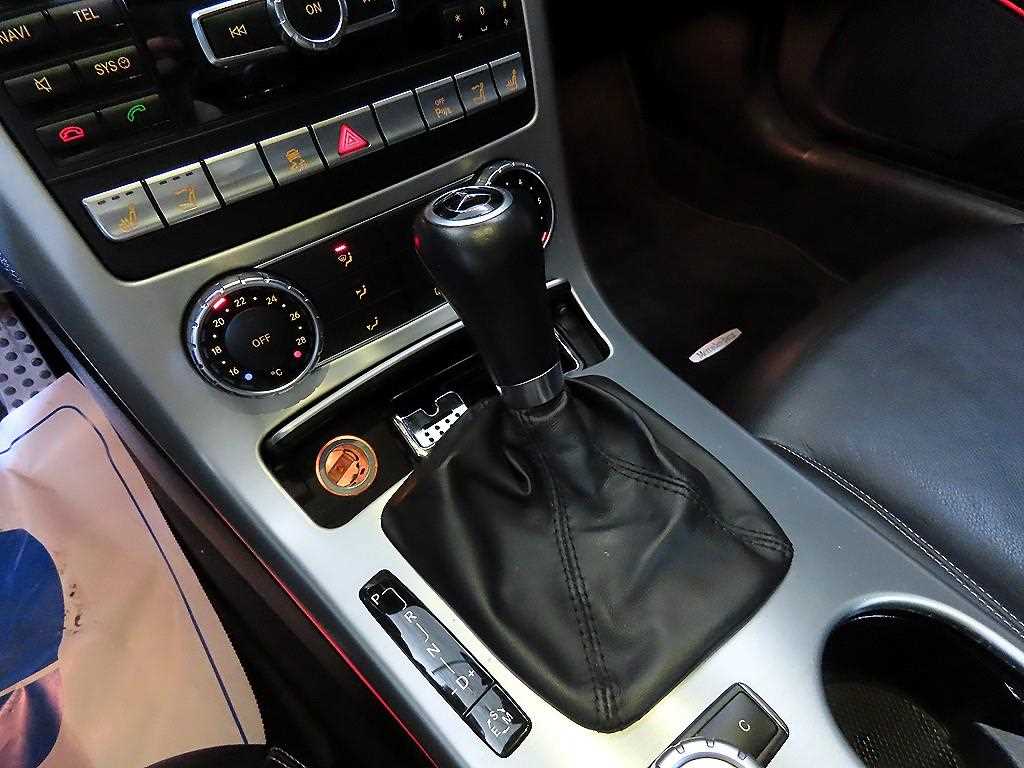 Mercedes Benz SLK Class 2012 Gris - Importación desde Corea - HF Imports Iquique - Foto 17