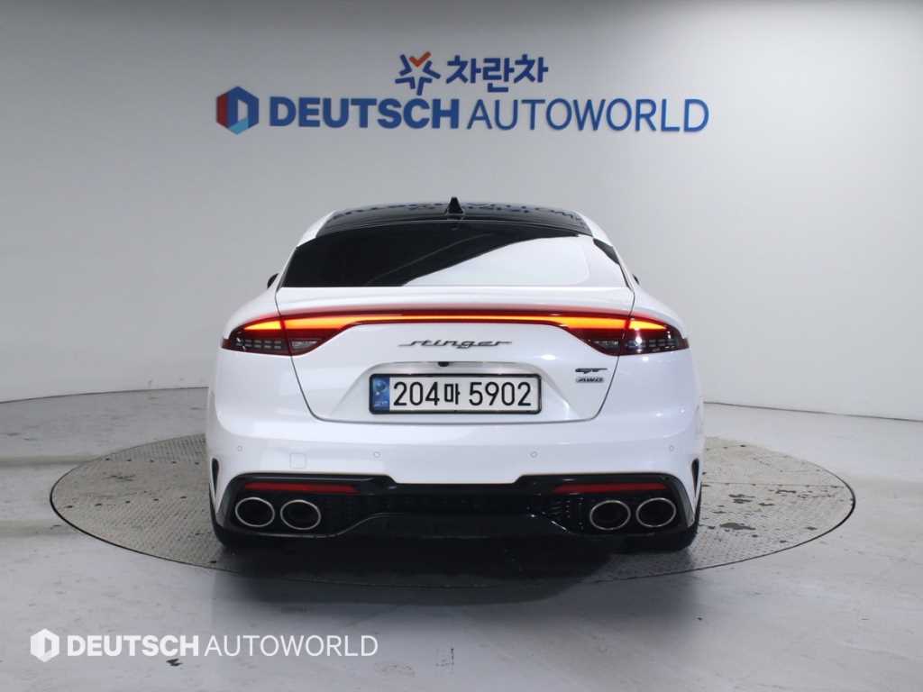 KIA Stinger - Vista 4