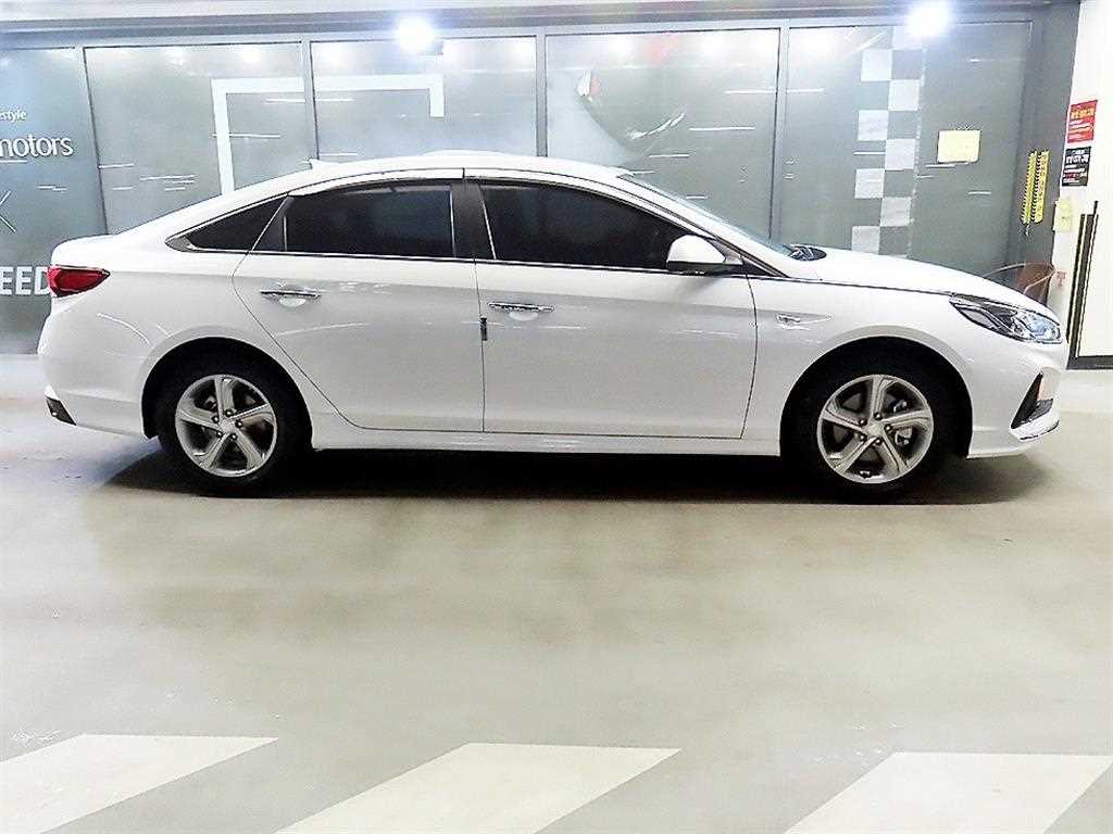 HYUNDAI Sonata - Vista 3