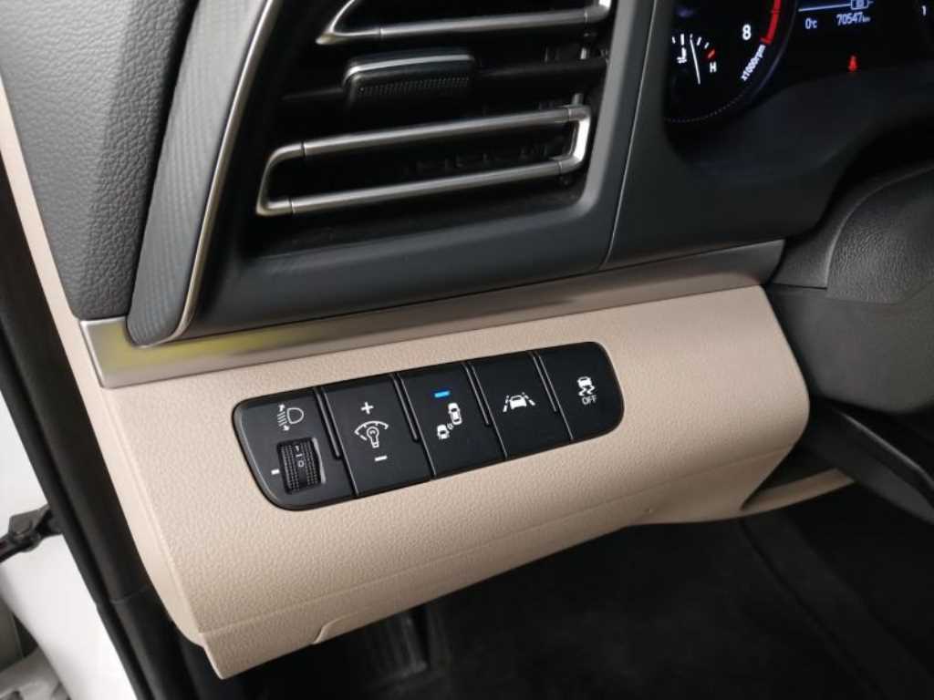 HYUNDAI Avante - Vista 12