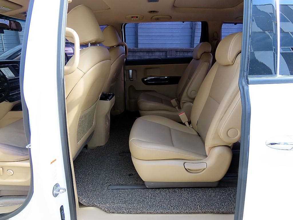 KIA Carnival - Vista 6