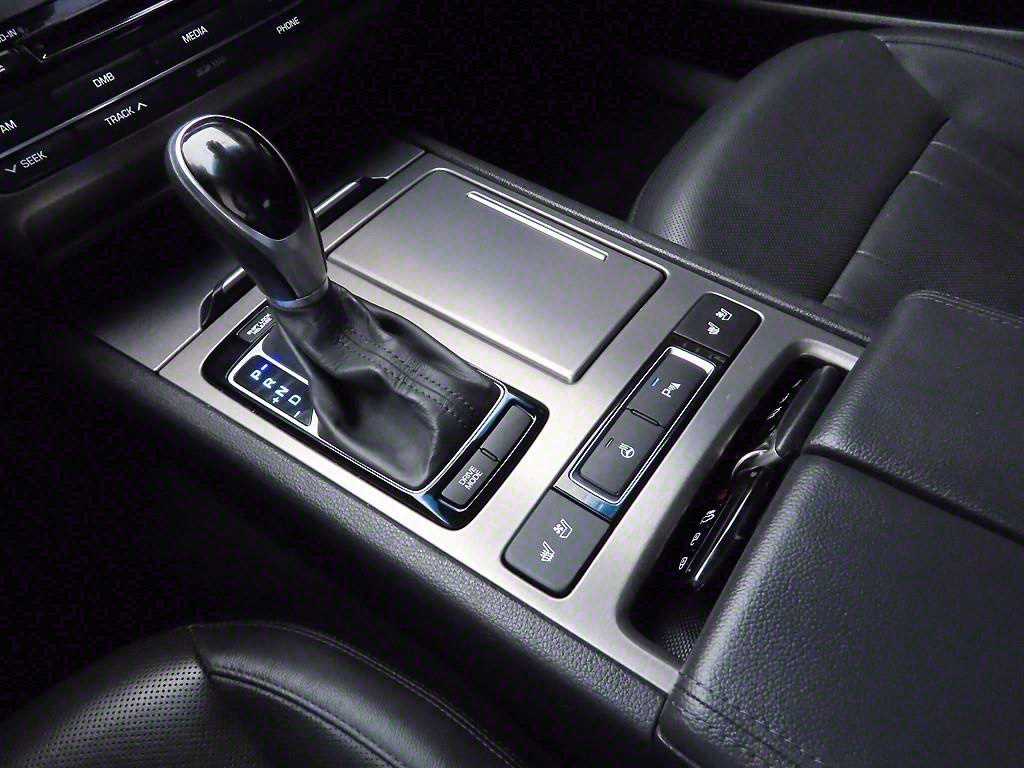 HYUNDAI Genesis - Vista 10