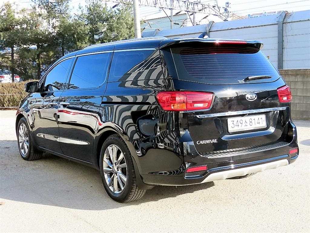 KIA Carnival - Vista 3