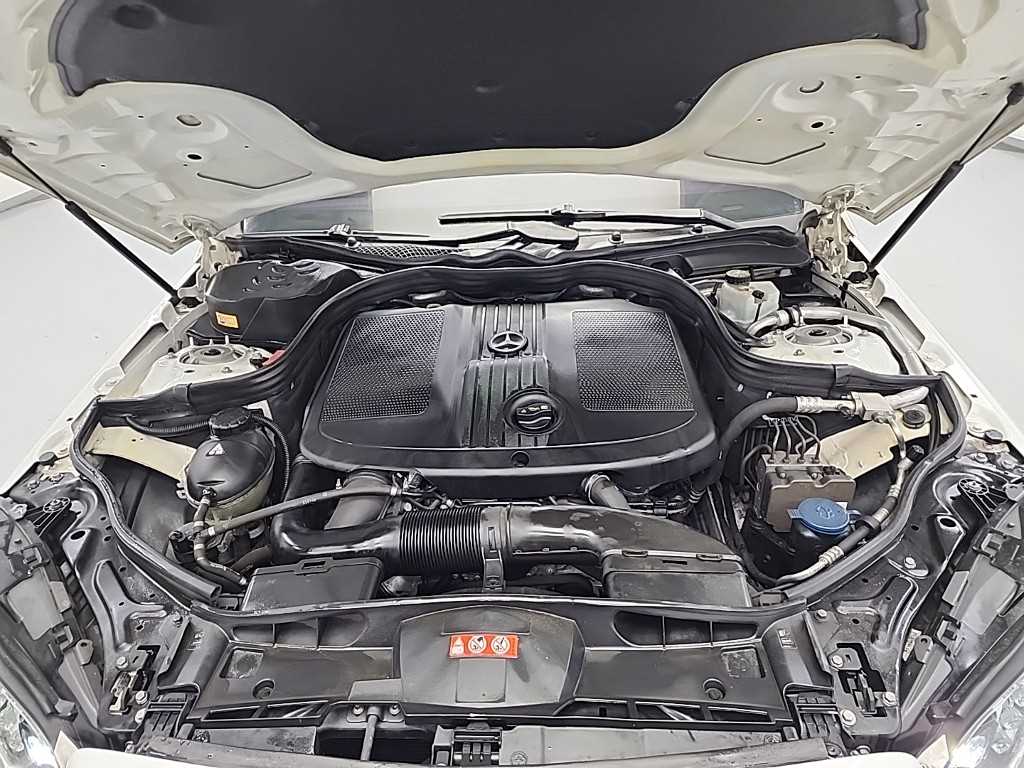 Mercedes Benz E class - Vista 5