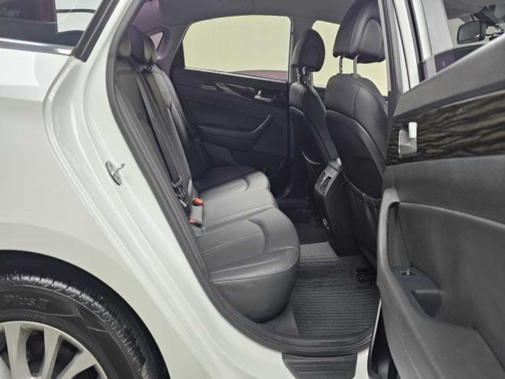 HYUNDAI Sonata - Vista 12