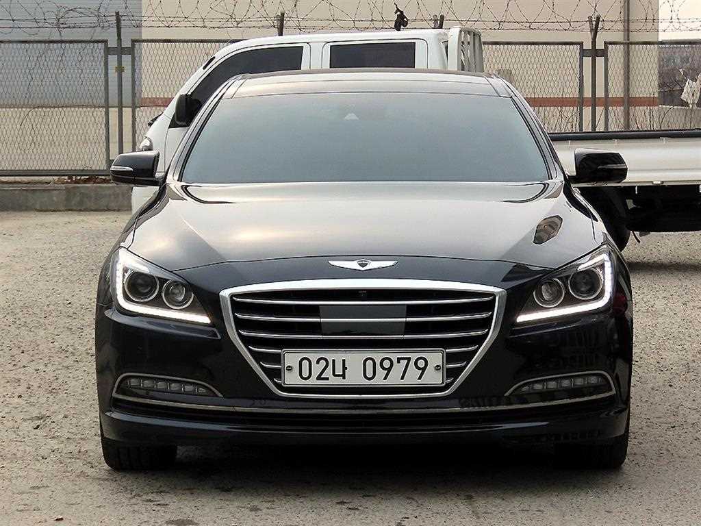 HYUNDAI Genesis - Vista 3