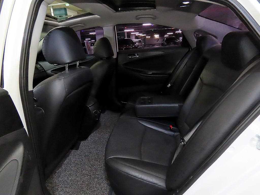 HYUNDAI Sonata - Vista 7