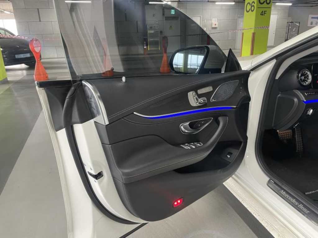 Mercedes Benz CLS Class - Vista 8