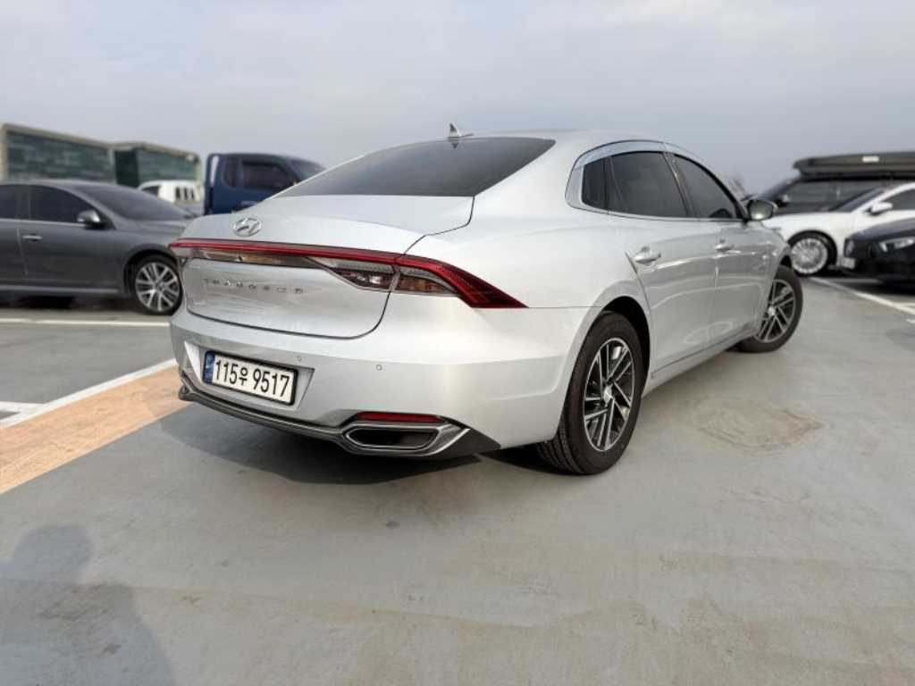 HYUNDAI Grandeur - Vista 2