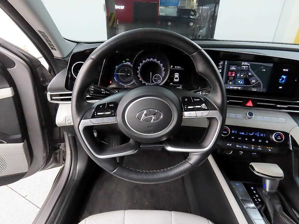 HYUNDAI Avante - Vista 9