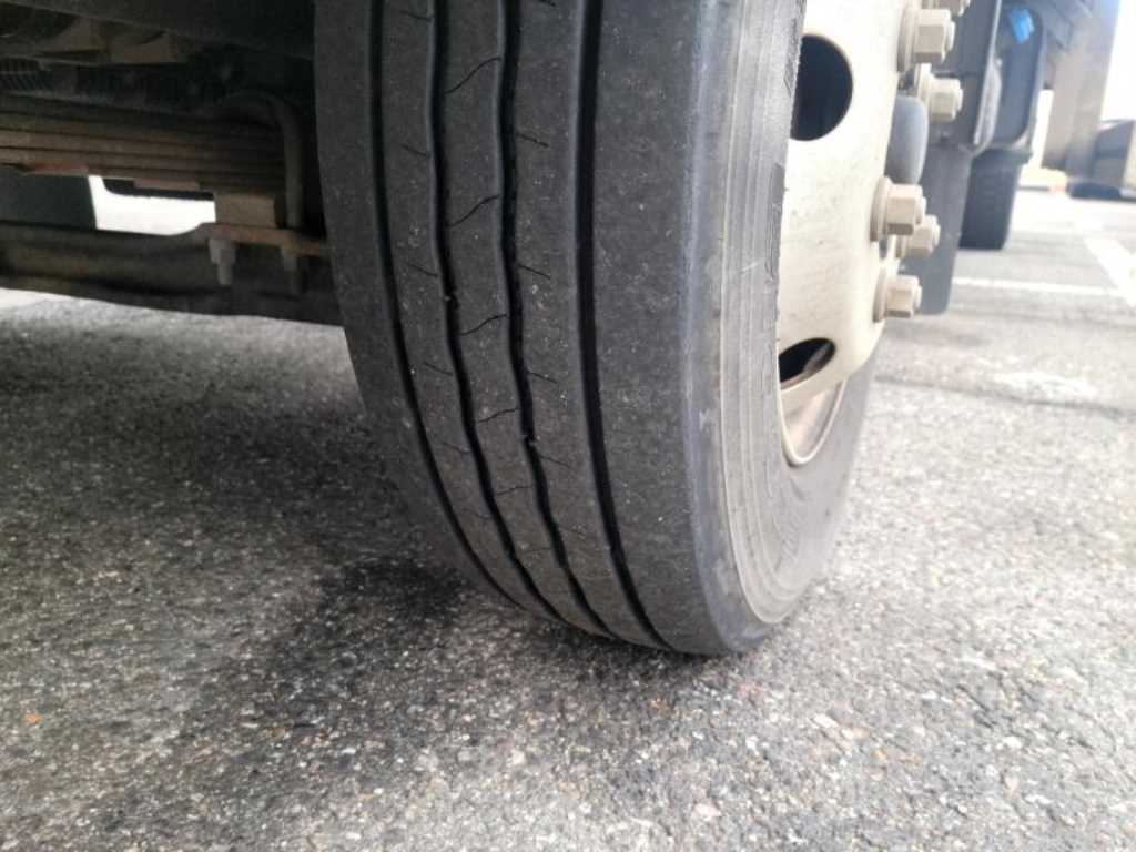 medium and large cargo truck - Vista 7